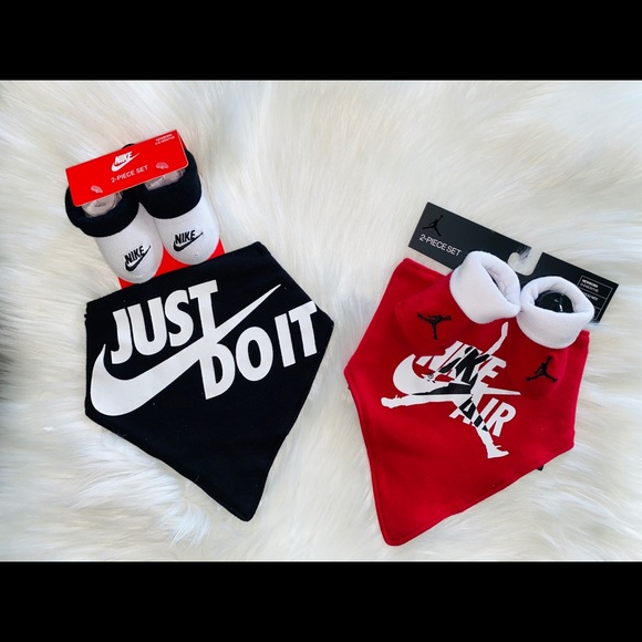 Nike Other - New Nike Bib & Sock Bundle